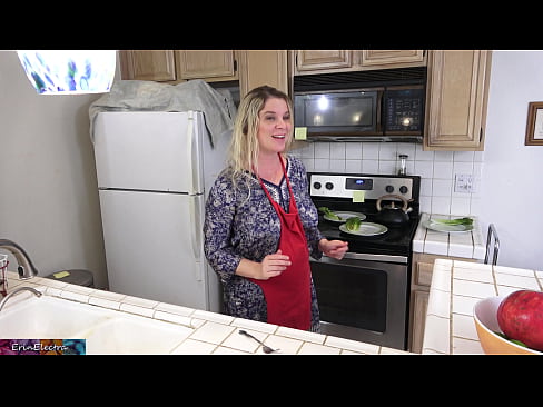 ❤️ Styfmom melkt him yn 'e keuken foar syn date ❤️ Homemade porno by porno fy.niceporn-tv.ru ☑