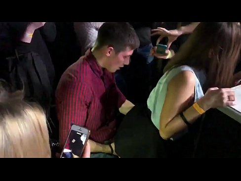 ❤️ Echte seks yn in Russyske nachtclub. 18-jierrich Russysk famke yn 'e anus en fagina neukt yn in nachtclub ❤️ Homemade porno by porno fy.niceporn-tv.ru ☑